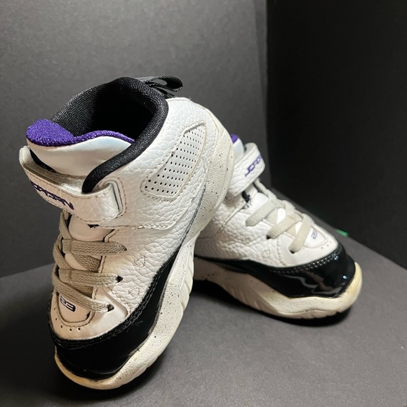 I’m am trying to sell my sons slightly used Jordan shoes - Picture 1 of 4